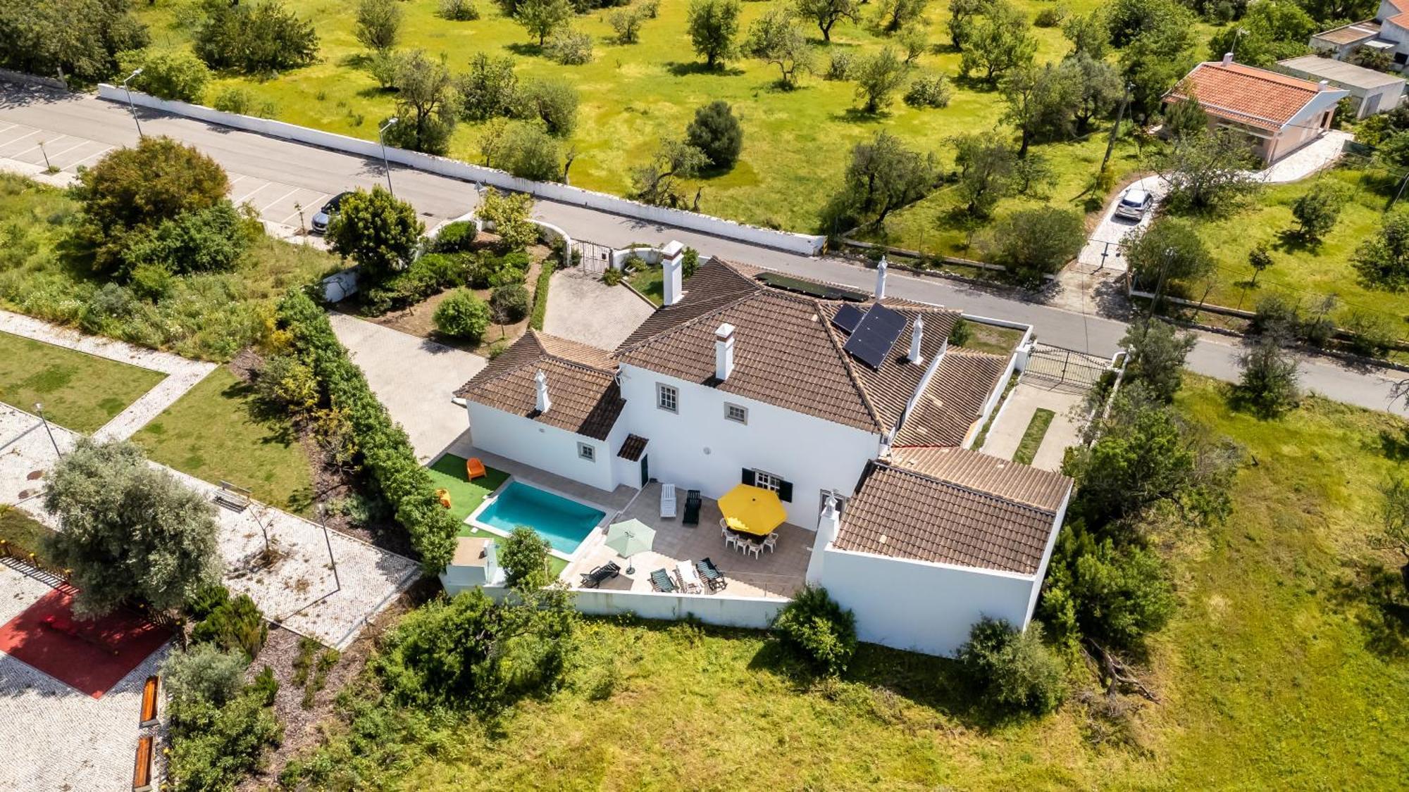 Sunny & Calm 4 Bdr House W/ Pool By Lovelystay Santo Estevao  Esterno foto